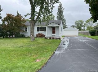 2053 Kohler St, Waterford, MI 48329