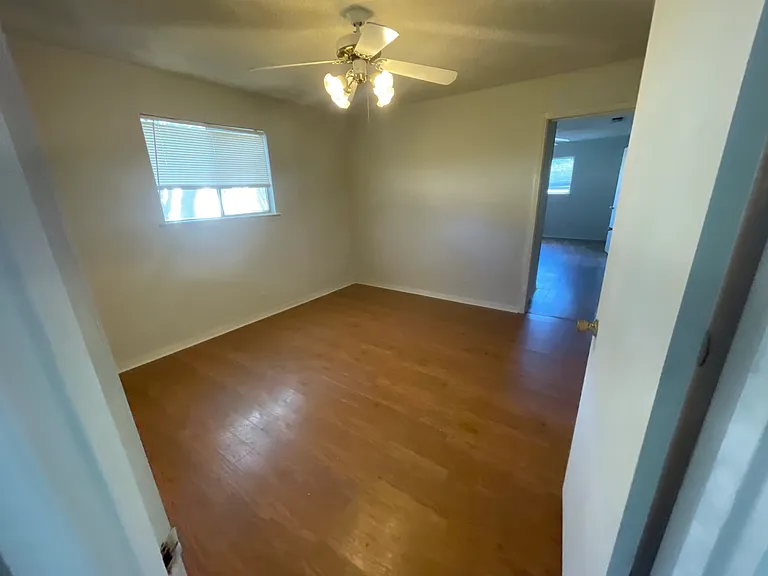 605 W Hanna St — Photo 8