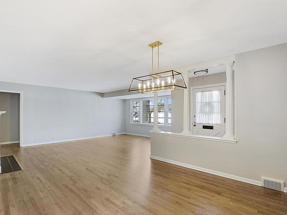 4th image of 1212 W Elm Ave