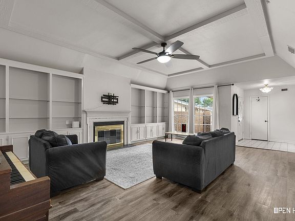 5th image of 2414 Lou Ln