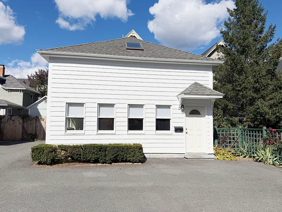 17 Linden St #C