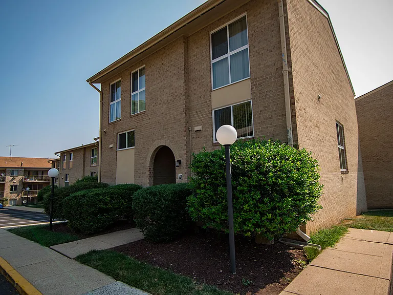 Maplewood Villas Apartments Building Exterior 59