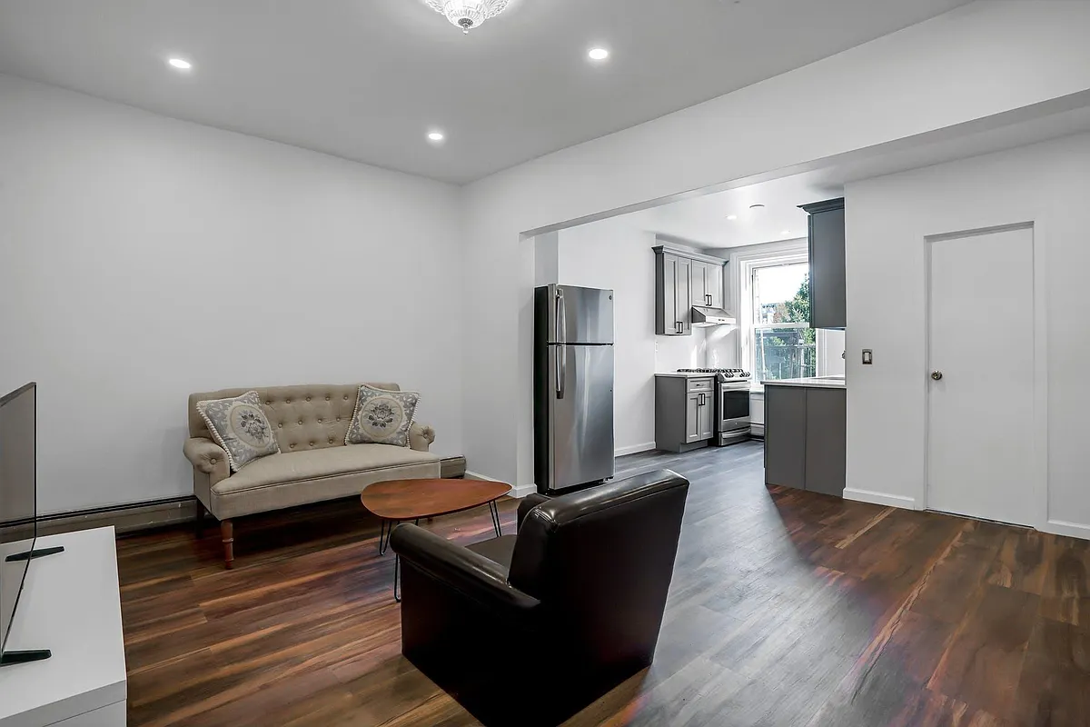 Building Photo - 245 4th St #3