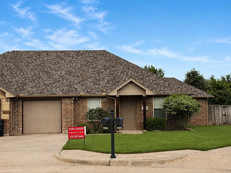 2709 Donna Ct — Photo 1