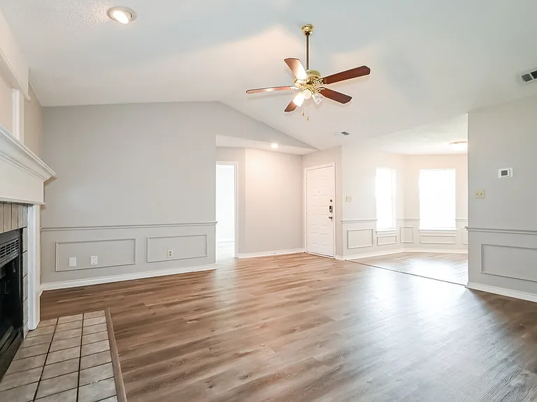 1311 Mallard Dr — Photo 3