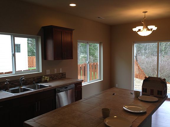5th image of 6212 Annette Ave SE