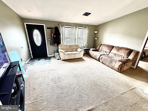 3rd image of 3709 Hazelwood Ave