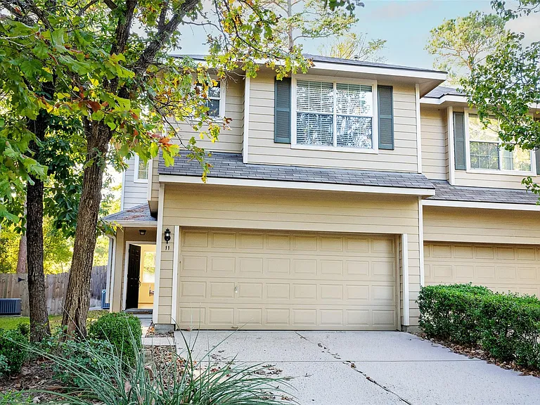 11 Summerhaze Cir — Photo 1