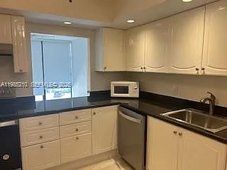 400 Leslie Dr #308 — Photo 7