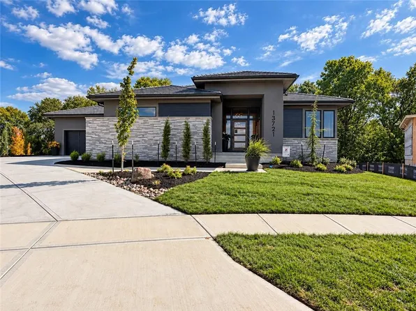 13721 Guilford Rd, Leawood, KS 66224