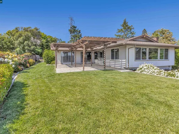 770 Crossbrook Dr, Moraga, CA 94556