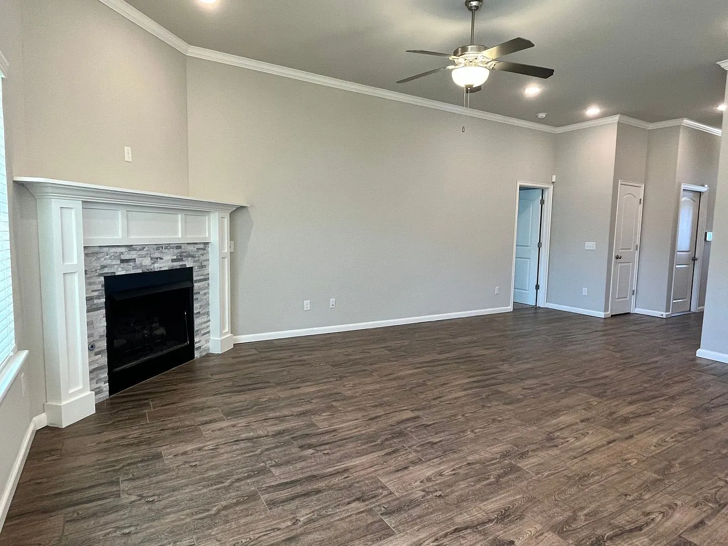 Beautiful 3 bed 2 bath home in a great location!! — Photo 3