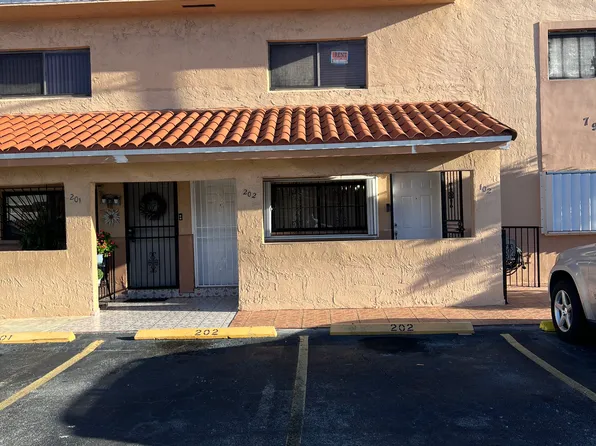 7955 W 29th Way, Hialeah, FL