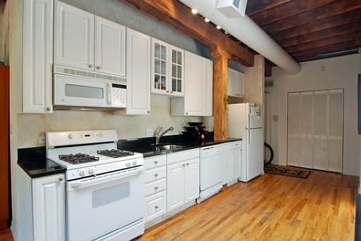 4th image of 1742 N Winchester Ave APT 201