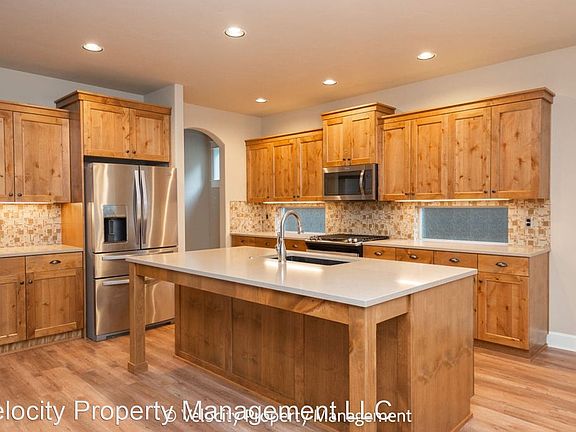 3rd image of 63149 NE Meridian Pl