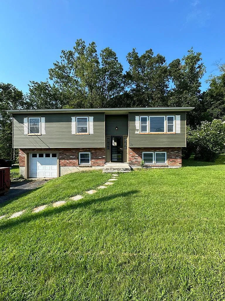 4 bed, 1.5 bath, 1176 sqft, $2,700 — Photo 1