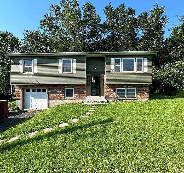 35 Maple Dr
