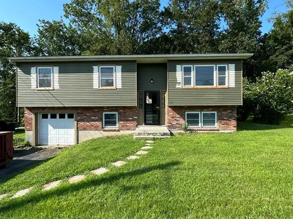 35 Maple Dr, Middletown, NY 10940