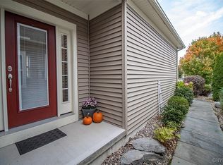 187 Avriel Dr, Fayetteville, NY 13066