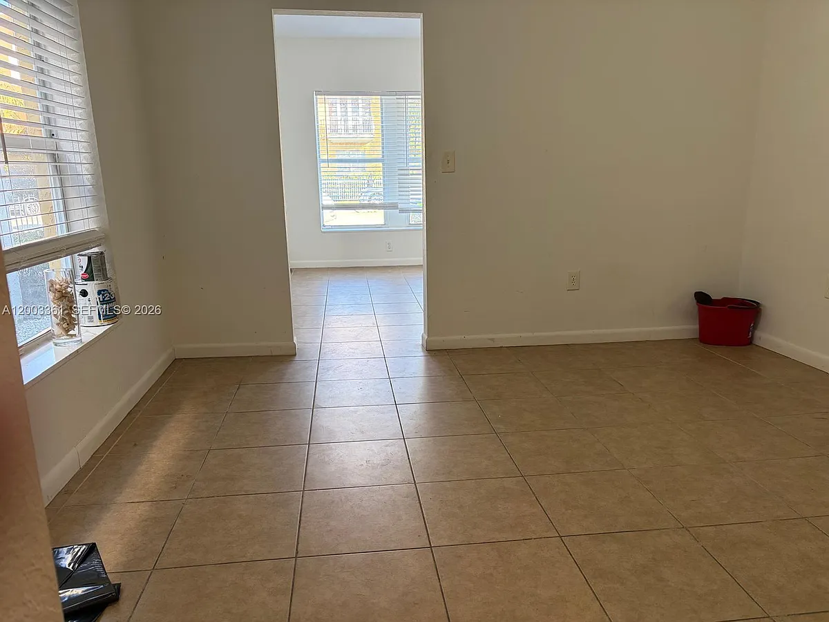 Building Photo - 1612 Harrison St #2
