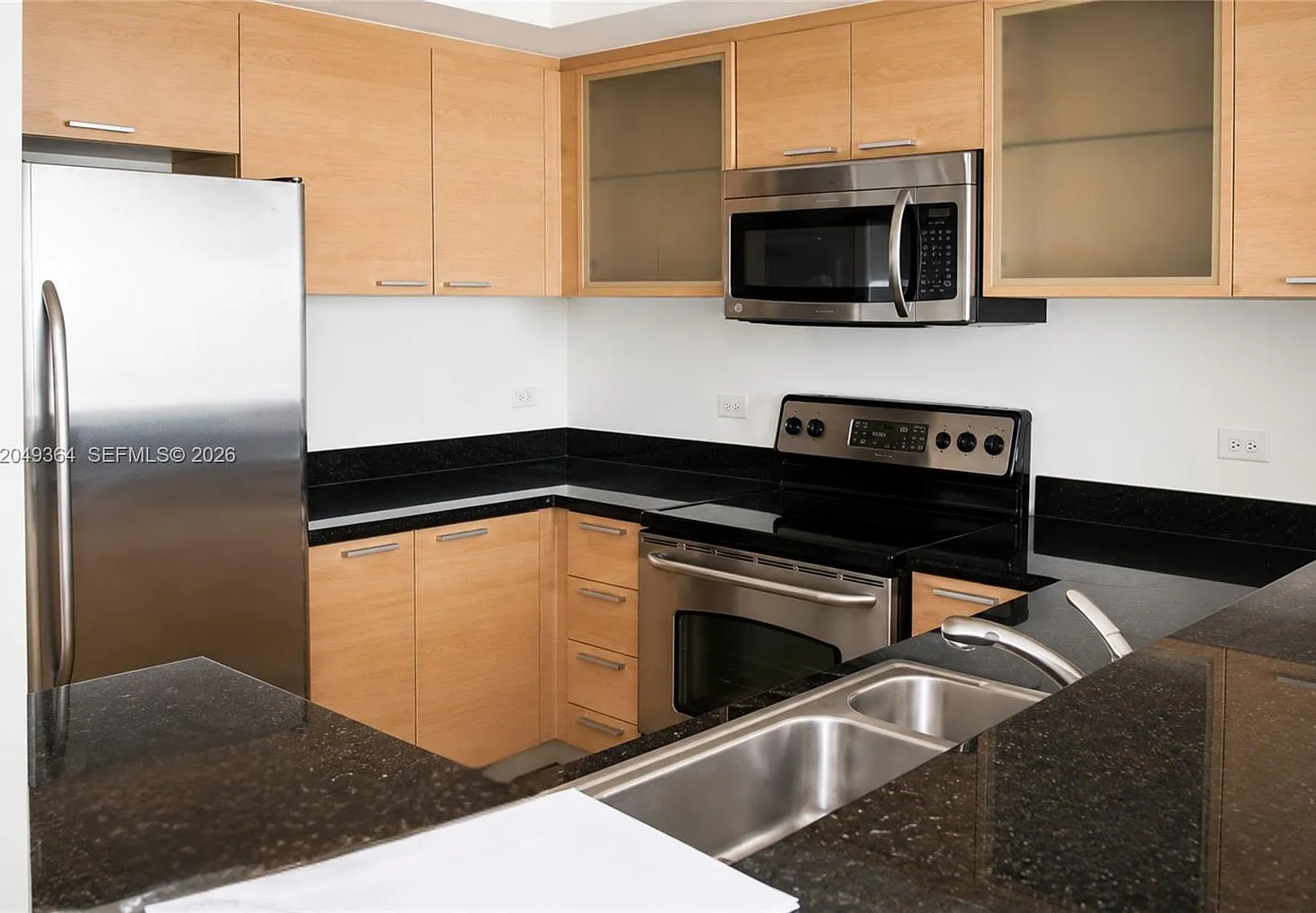 Hollywood Station Condo — Photo 4