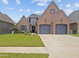 215 San Marcos Dr, Youngsville, LA 70592
