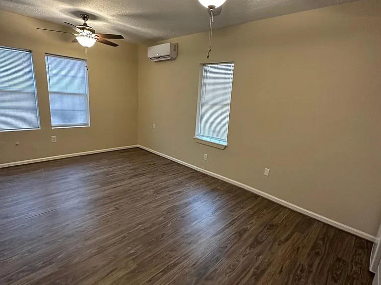 6902 J W Peavy Dr #5 — Photo 4