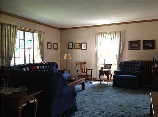 3rd image of 423 Lafayette Ave