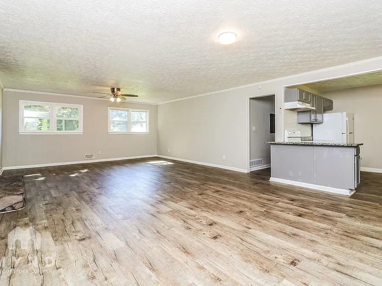 3179 Robin Hood Ln — Photo 11