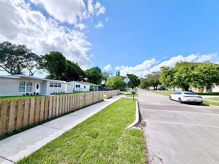 124 Harvard Rd — Photo 20
