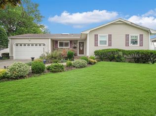 26 Midwood Rd, West Babylon, NY 11704