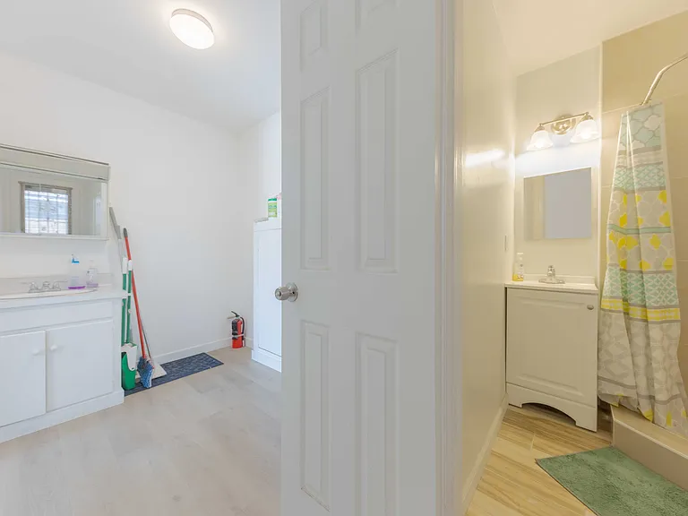 10912 Freer St — Photo 10