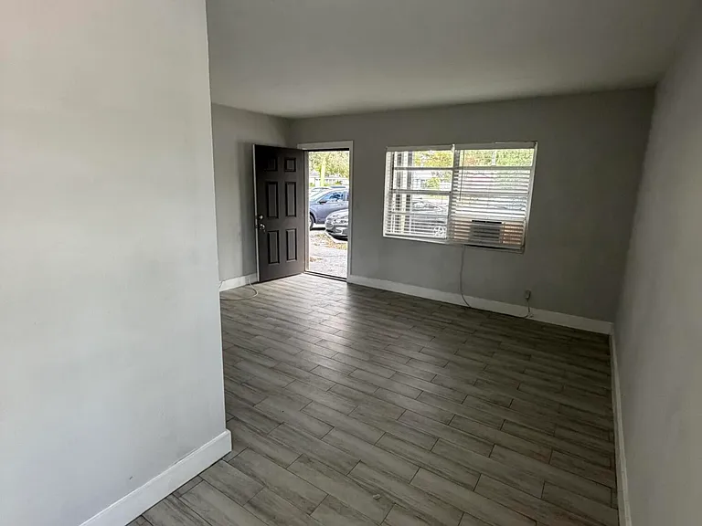 2722 Poinsettia Ave #16 — Photo 2