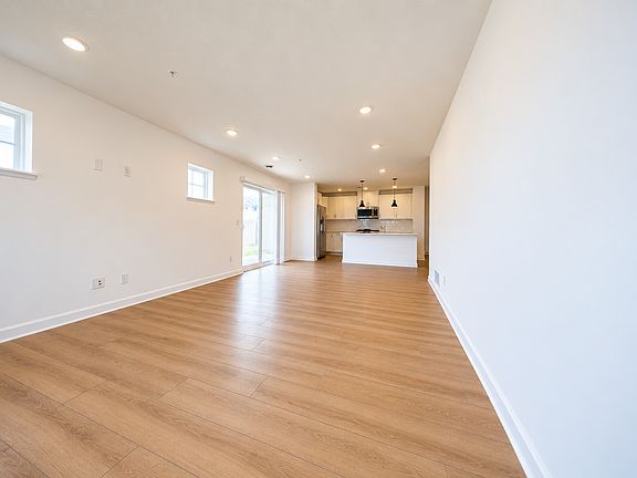 4th image of 14935 Adare Way