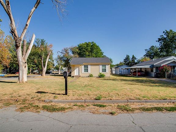 2nd image of 902 E Ash Ave