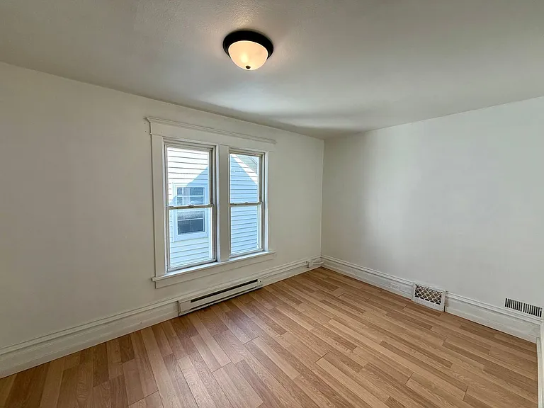 724 Washington St — Photo 10