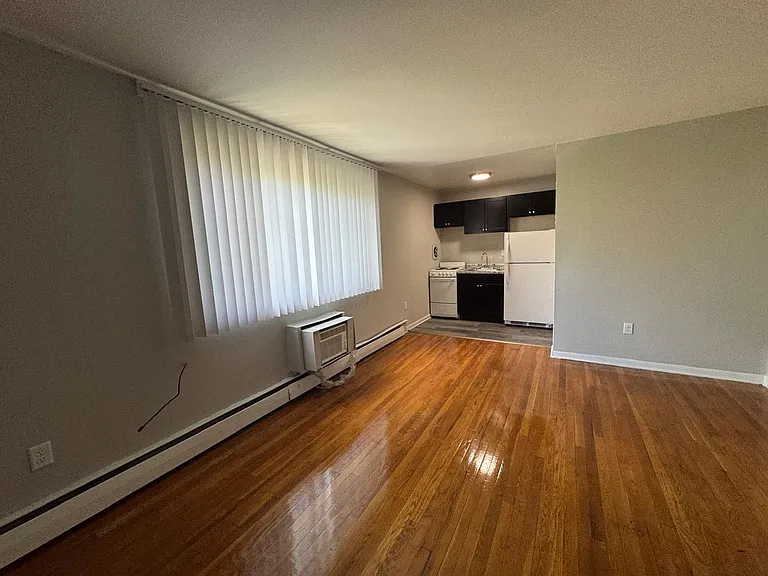 1111 D St NE — Photo 22