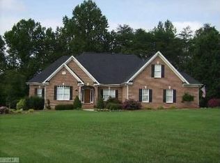 6037 Marion Pointe Ct, Belews Creek, NC 27009