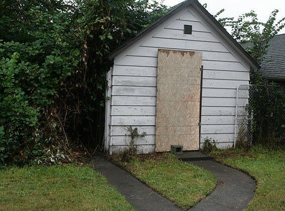 5th image of 615 Beach Ave