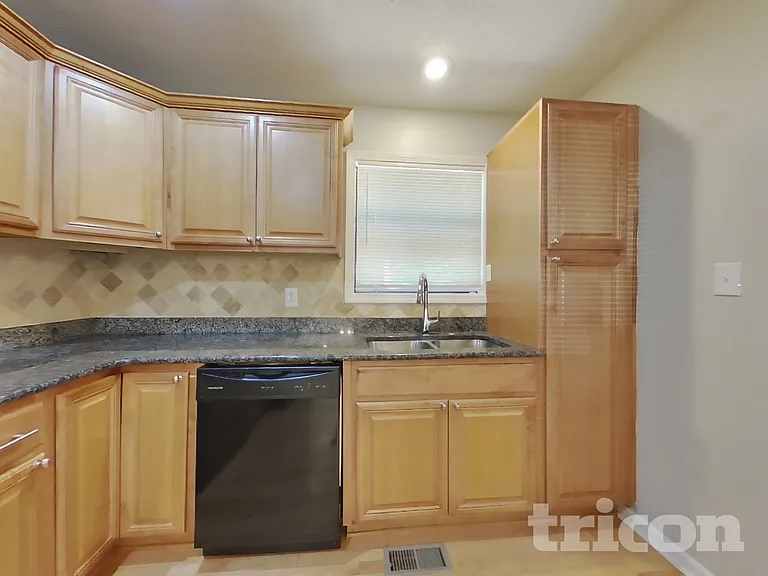 2280 Lexington Way NW — Photo 5