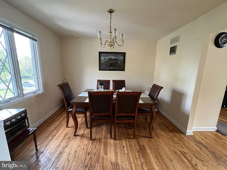 890 Belfry Dr — Photo 10