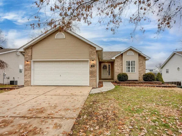 120 Bayfield Dr, Glen Carbon, IL 62034