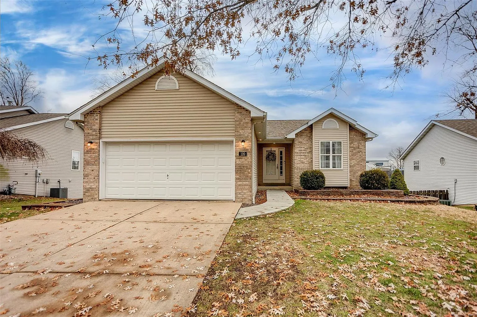 120 Bayfield Dr photo 1