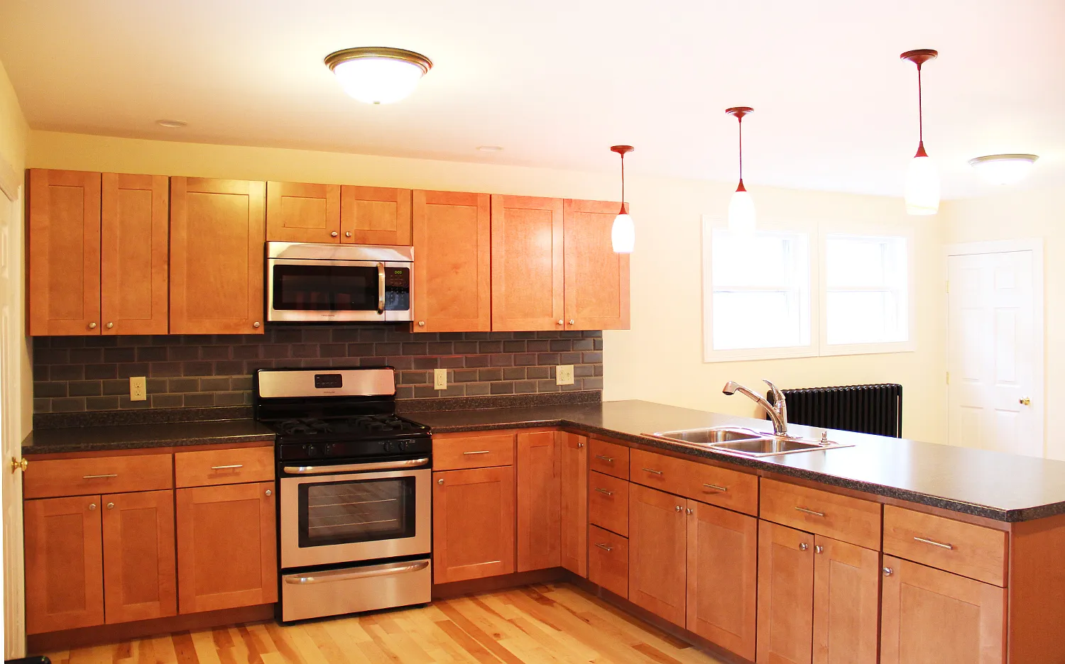 6 Bedroom House - 187 N. Champlain Burlington- June 1st 2027! — Photo 2