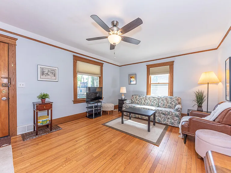 1123 W Huron St — Photo 14