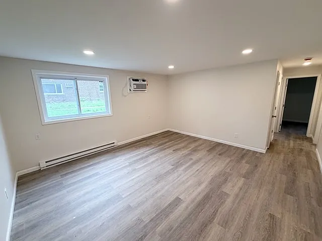 575 E Oak St — Photo 3