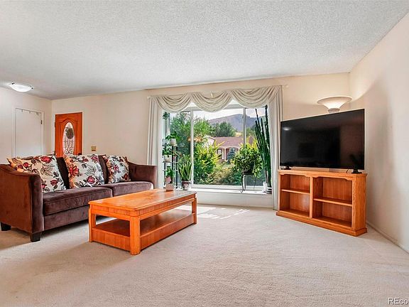 5th image of 228 Berthoud Way