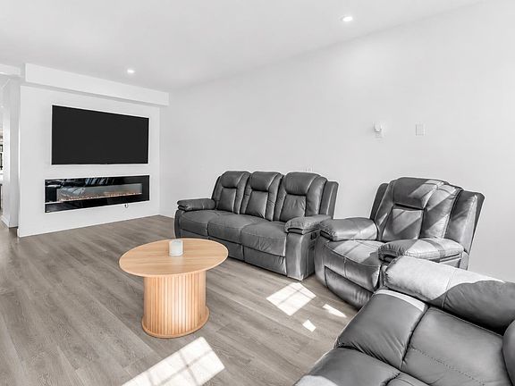 3rd image of 14377 60th Ave #15