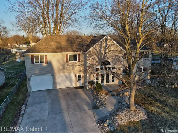 4196 Lark Ln, Flint, MI 48506