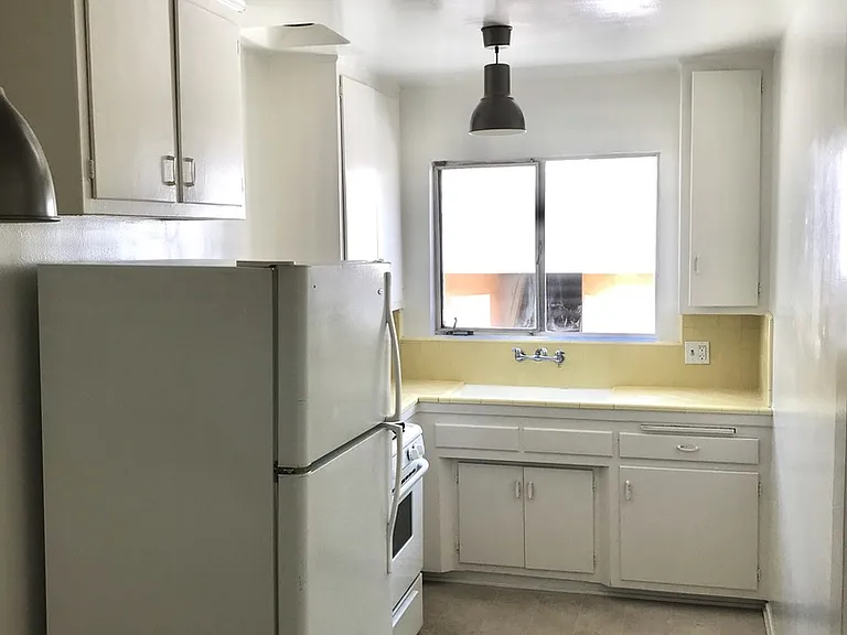 11844 Mayfield Ave — Photo 5